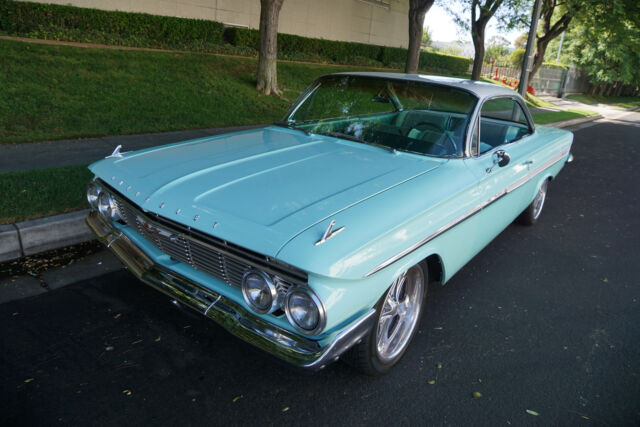 Chevrolet Impala 2 Door Hardtop Custom 1961 image number 3