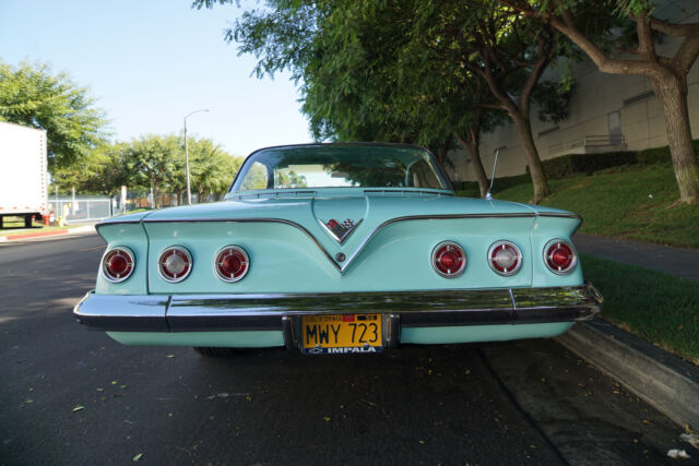 Chevrolet Impala 2 Door Hardtop Custom 1961 image number 32