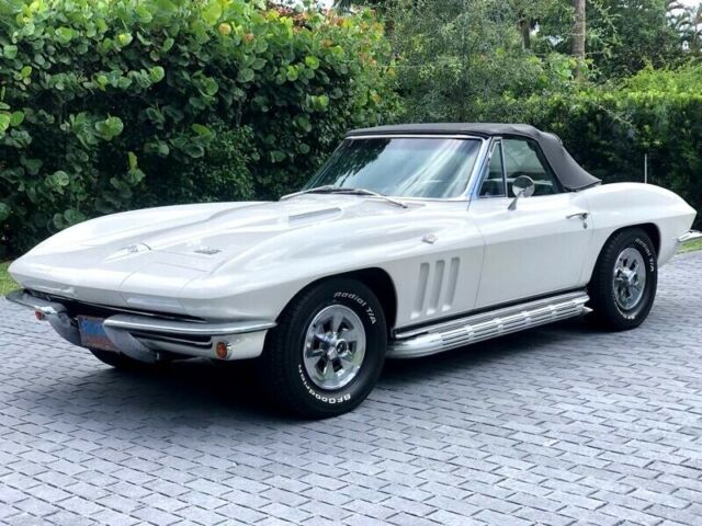 Chevrolet Corvette Stingray Convertible 1965 image number 0