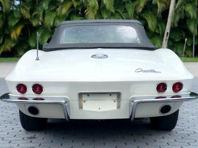 Chevrolet Corvette Stingray Convertible 1965 image number 10