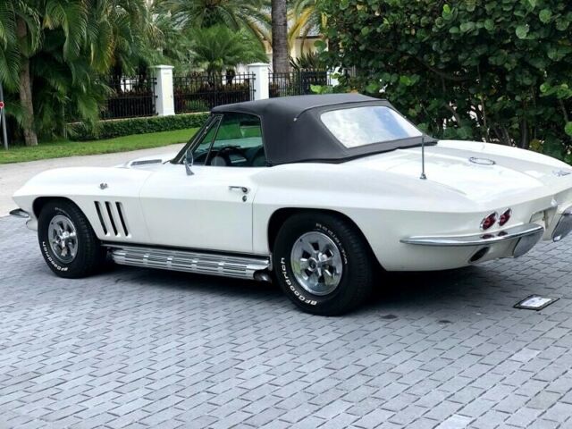 Chevrolet Corvette Stingray Convertible 1965 image number 13