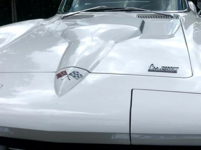 Chevrolet Corvette Stingray Convertible 1965 image number 2