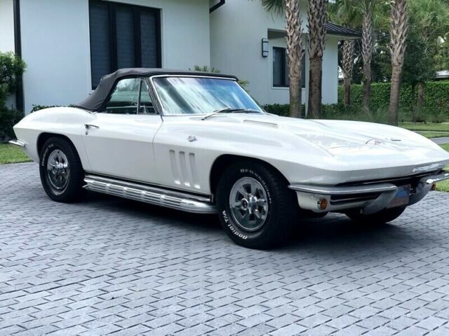 Chevrolet Corvette Stingray Convertible 1965 image number 30