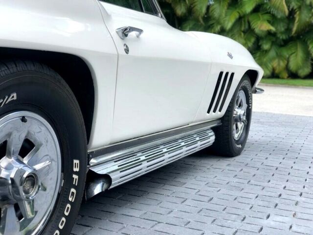 Chevrolet Corvette Stingray Convertible 1965 image number 32