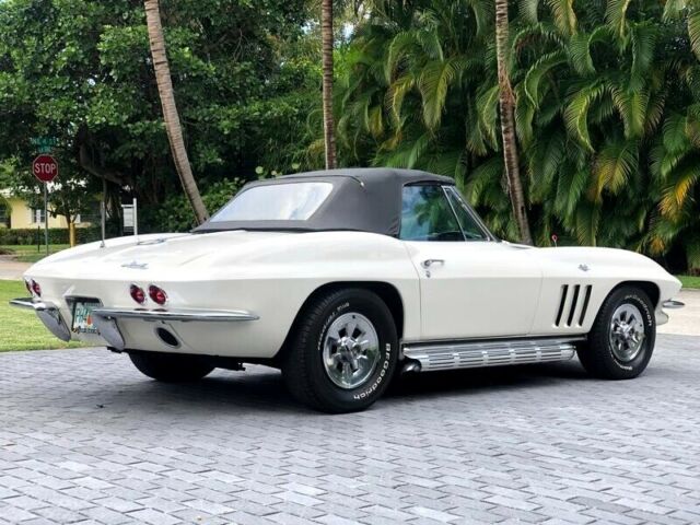 Chevrolet Corvette Stingray Convertible 1965 image number 33