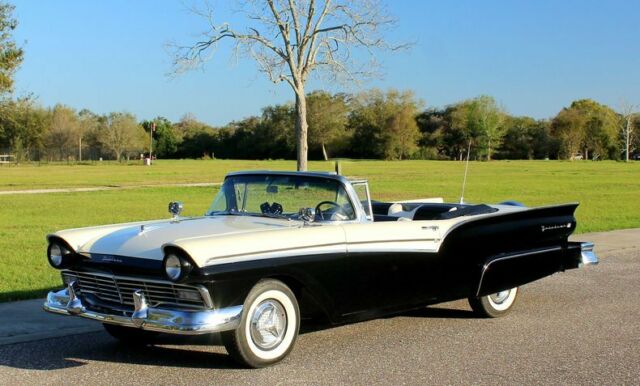 Ford Fairlane 1957 image number 0