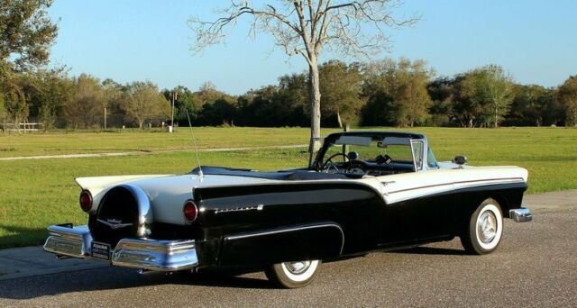 Ford Fairlane 1957 image number 17