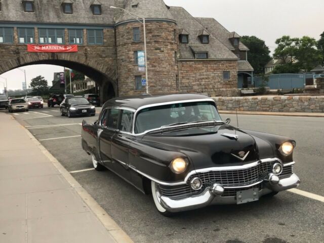 Cadillac Fleetwood 1954 image number 0