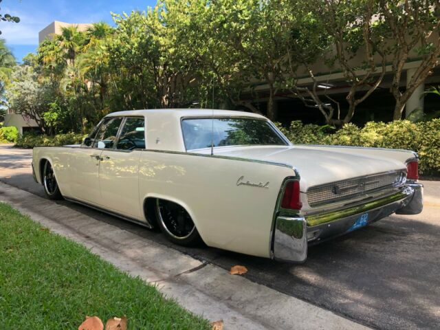 Lincoln Continental 1961 image number 2