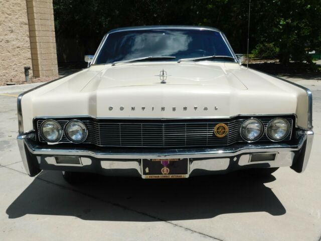 Lincoln Continental 1967 image number 0