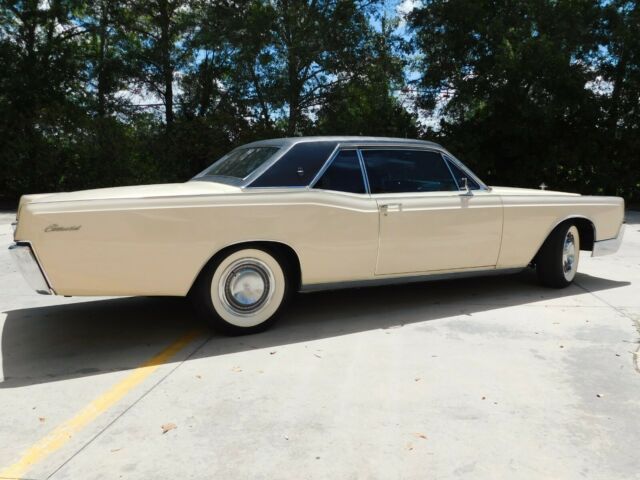 Lincoln Continental 1967 image number 25