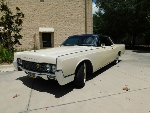 Lincoln Continental 1967 image number 27