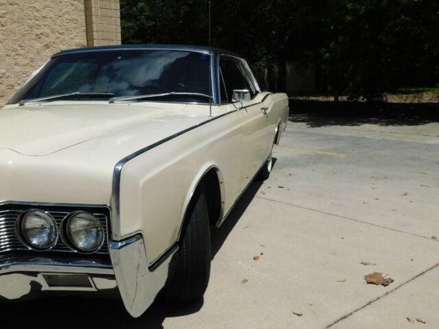 Lincoln Continental 1967 image number 29