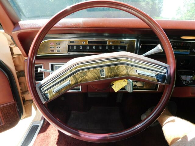 Lincoln Continental 1977 image number 9