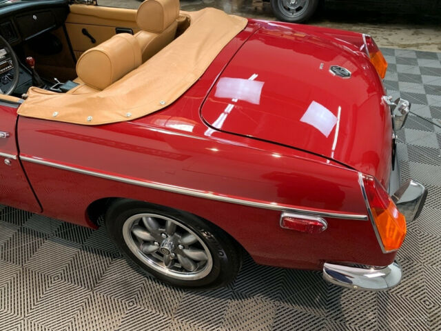 MG MGB 1973 image number 10