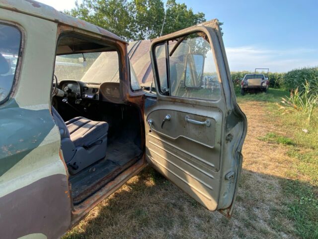 Chevrolet C10 Suburban 1962 image number 17