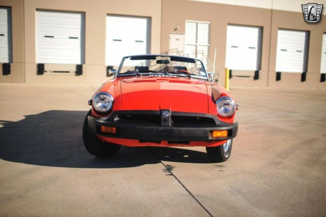 MG MGB 1975 image number 3