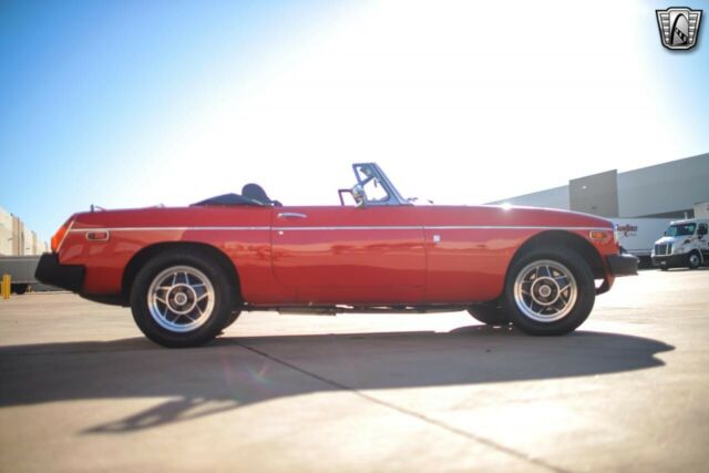 MG MGB 1975 image number 45