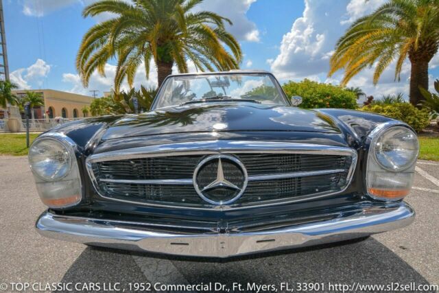 Mercedes-Benz SL-Class 1967 image number 33