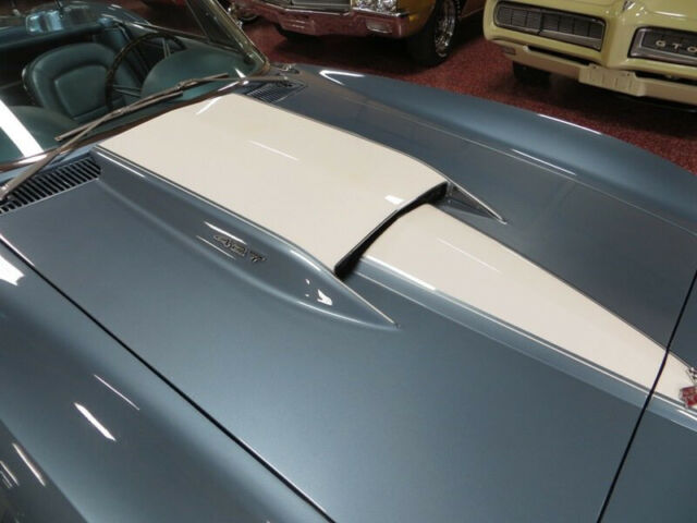 Chevrolet Corvette 1967 image number 21