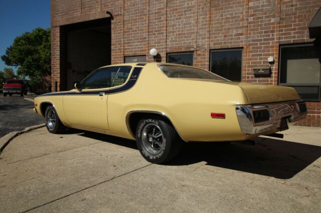 Plymouth Road Runner 1973 image number 26