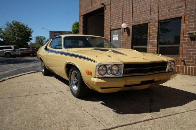 Plymouth Road Runner 1973 image number 31