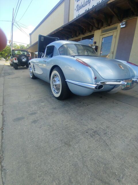 Chevrolet Corvette 1959 image number 17