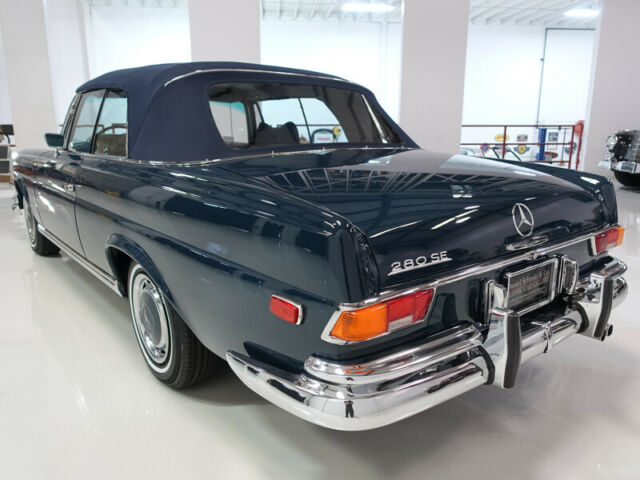 Mercedes-Benz 200-Series 1969 image number 10