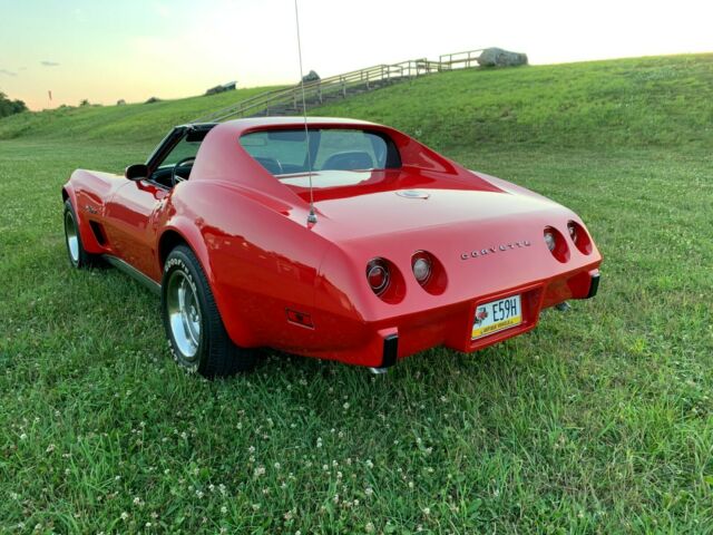 Chevrolet Corvette 1975 image number 16