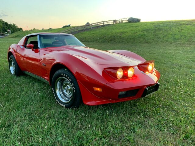 Chevrolet Corvette 1975 image number 17