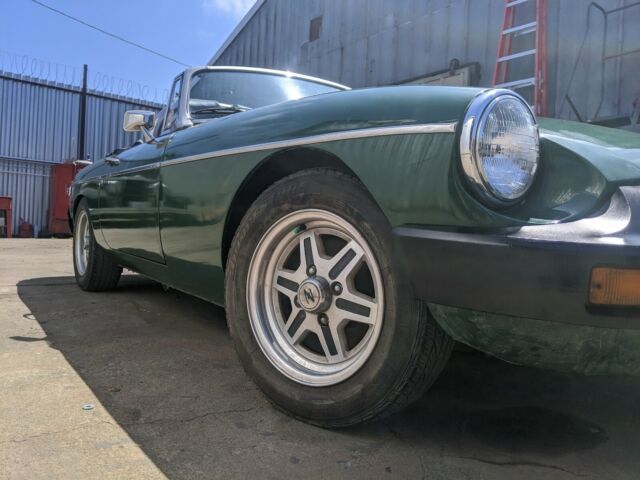 MG MGB 1977 image number 0