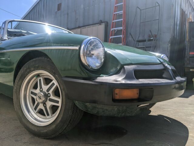 MG MGB 1977 image number 16