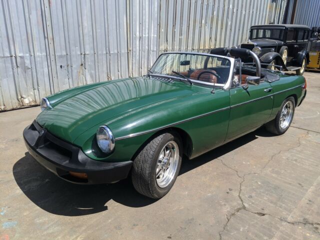 MG MGB 1977 image number 32