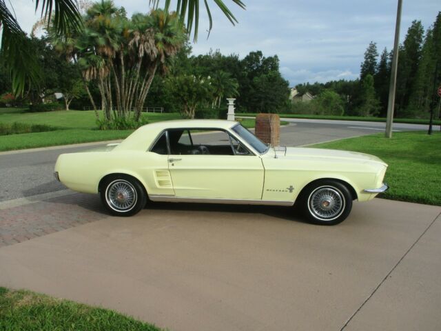 Ford Mustang 1967 image number 25