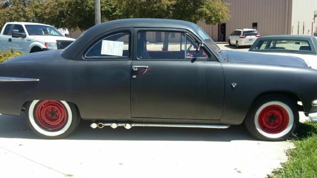 Ford Custom 2-Door Business Coupe 1951 image number 2