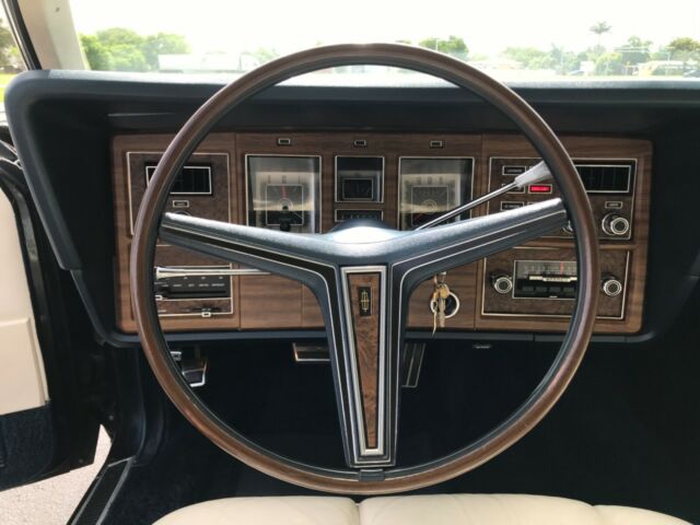 Lincoln Continental 1973 image number 10