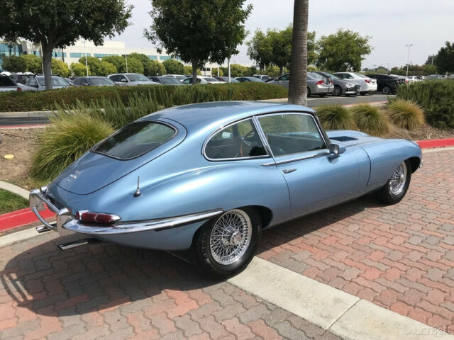 Jaguar E-Type 1968 image number 10