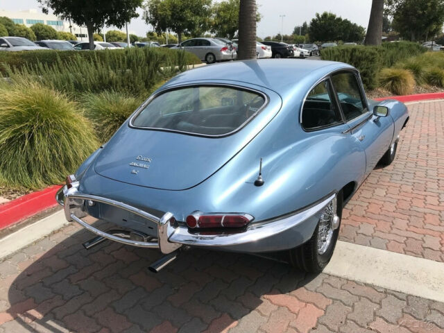 Jaguar E-Type 1968 image number 11