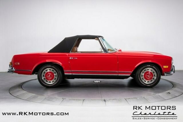 Mercedes-Benz SL-Class 1971 image number 17