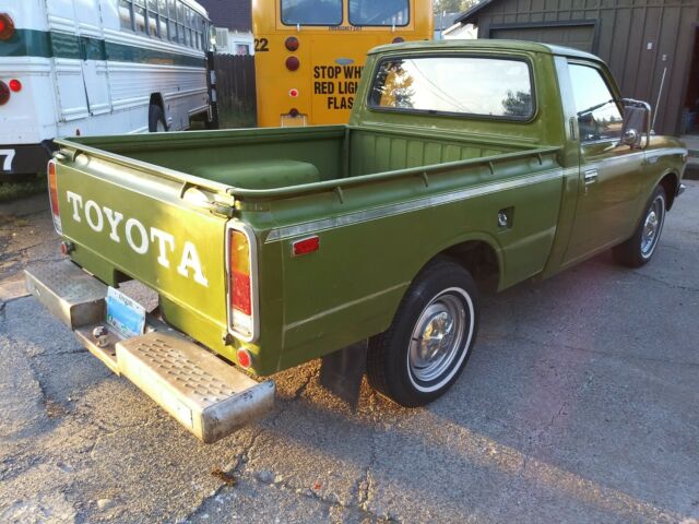 Toyota Hilux 1974 image number 2