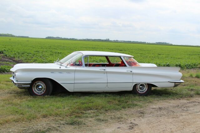 Buick LeSabre 1960 image number 12