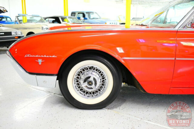 Ford Thunderbird 1962 image number 18