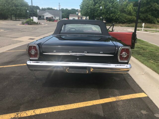 Ford Galaxie 1965 image number 18