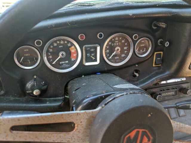 MG gt 1972 image number 21