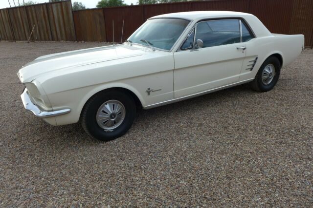 Ford Mustang 1966 image number 25