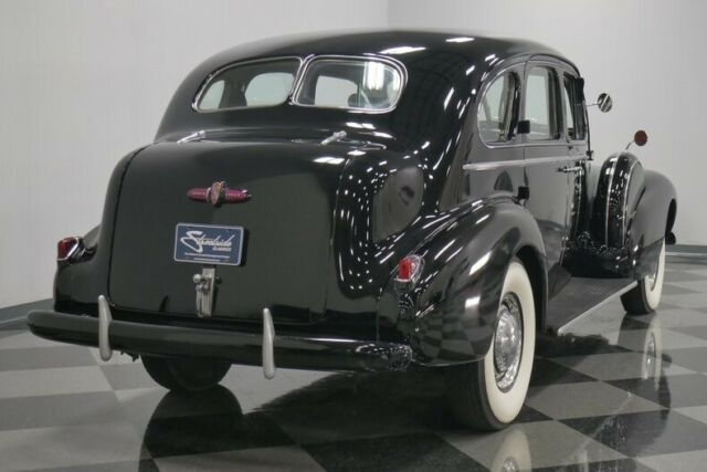 Buick Series 80 1940 image number 12