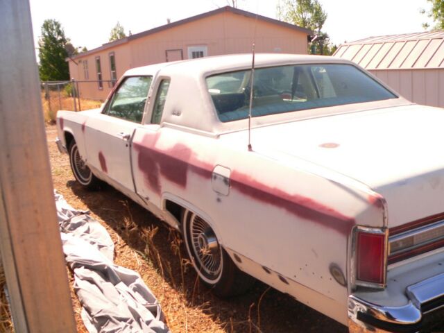 Lincoln Town Car 1979 image number 27