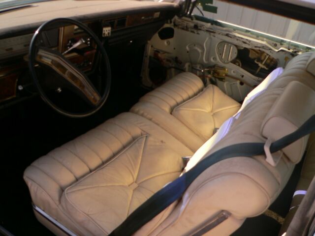 Lincoln Town Car 1979 image number 29