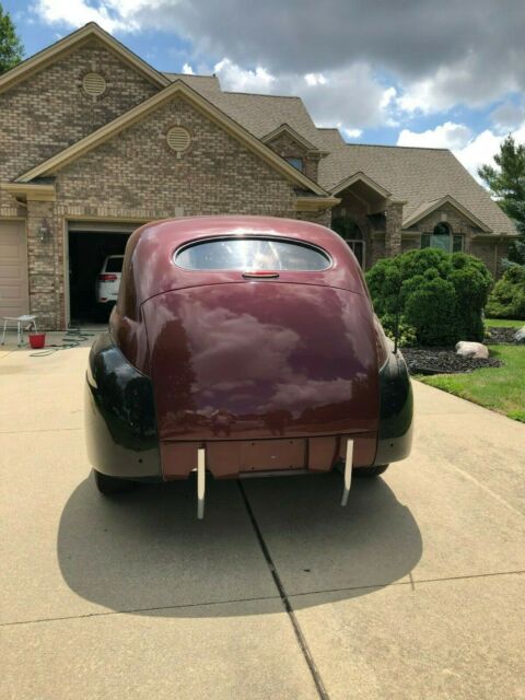 Ford 2-Door Sedan 1947 image number 23