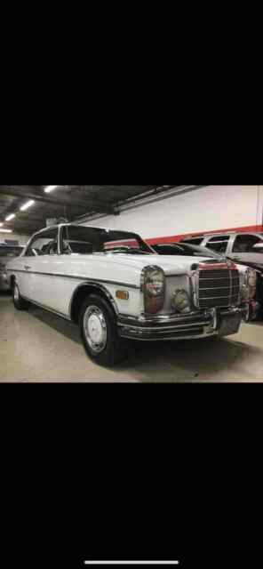 Mercedes-Benz C250 1972 image number 21